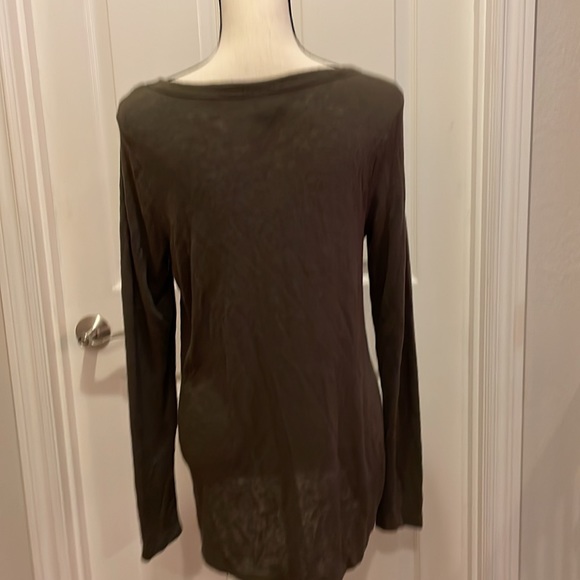 Bobeau Large Avacado green semi sheer scoop neck T shirt with tie at the bottom - Picture 5 of 6